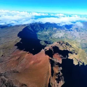 Photo du Piton des Neiges prise lors d'un survol en ULM Air Évasion Réunion